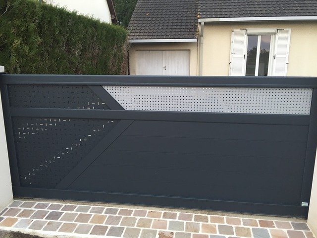 Portail aluminium contemporain Appiano
