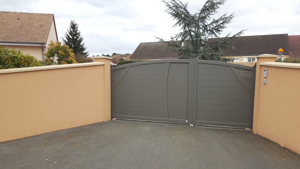 Portail aluminium contemporain Appiano