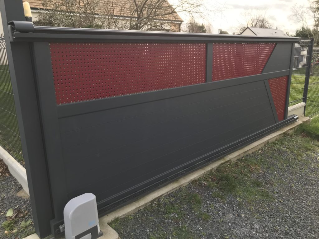 Portail aluminium contemporain Appiano