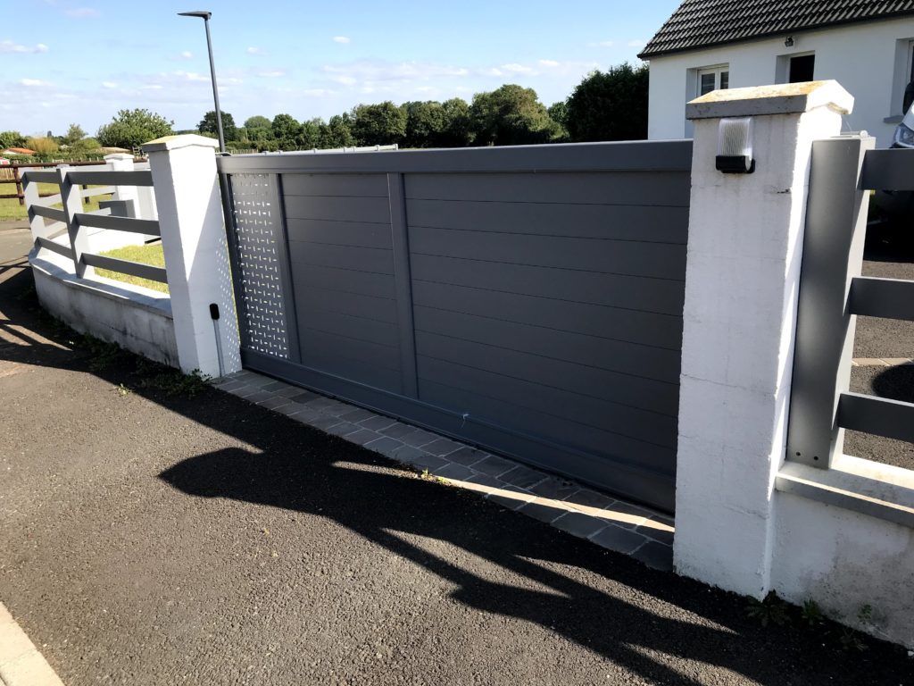 Portail aluminium contemporain Appiano