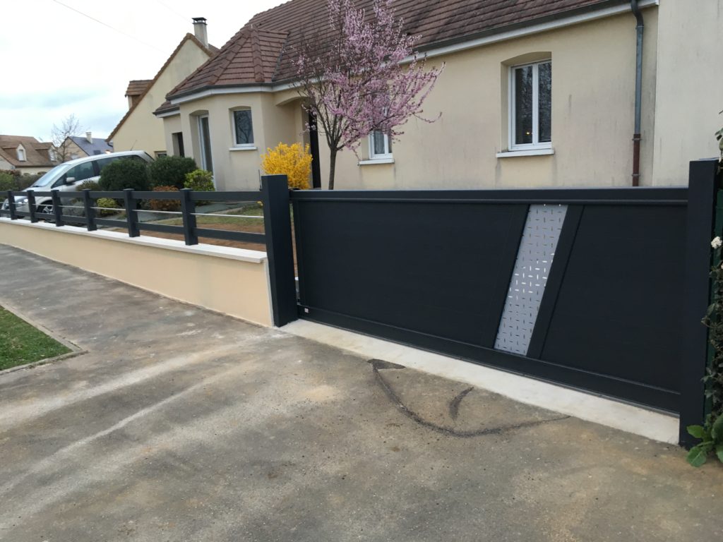 Portail aluminium contemporain Appiano