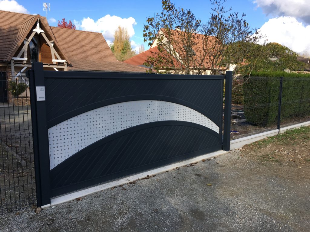 Portail aluminium contemporain Appiano